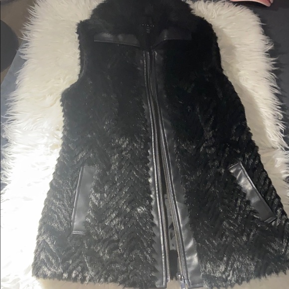 Tribal Faux Fur Vest w/Pockets - Picture 2 of 8